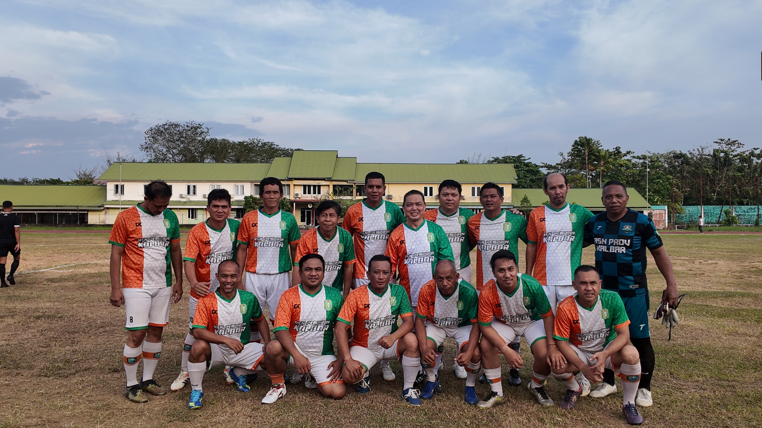 Gubernur Kalbar Ria Norsan Turun ke Lapangan, Meriahkan Pembukaan Liga 4 Piala Gubernur