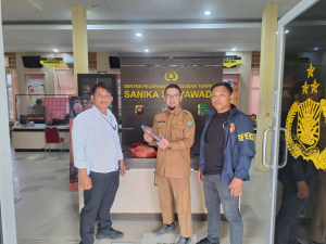 Temukan Darah dalam Botol, UPT Sampah Singkawang Lapor Polisi