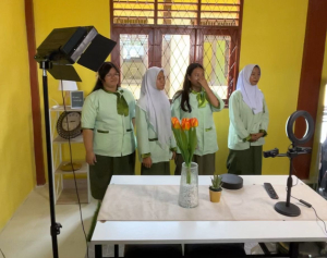 Tinjau Lab Pemasaran Digital SMKN 1 Sanggau, Ria Norsan Dorong Penguatan Pendidikan Berbasis IT