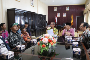 Wabup Juli Terima Audiensi Balai Bahasa Kalbar Bahas Revitalisasi Bahasa Daerah