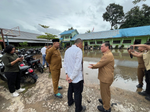 Safari Ramadan Jadi Momentum Ria Norsan Pantau Fasilitas Pendidikan di Melawi