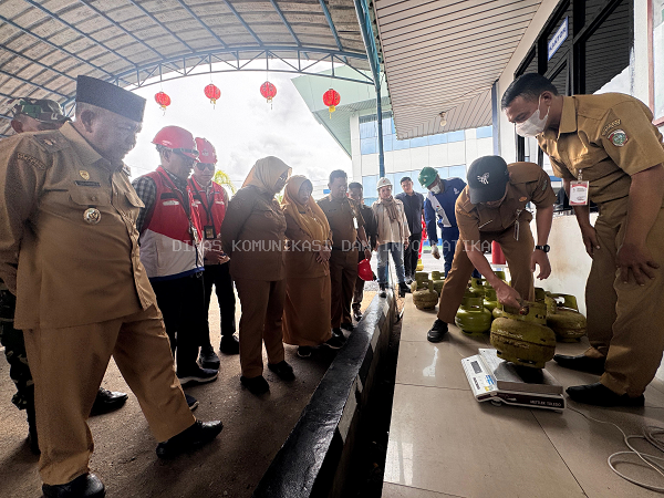 Bupati Erlina Cek Berat LPG Subsidi “Jangan Main-main Takaran”