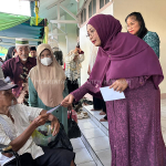 bupati mempawah santuni masyarakat miskin
