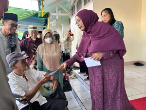 bupati mempawah santuni masyarakat miskin