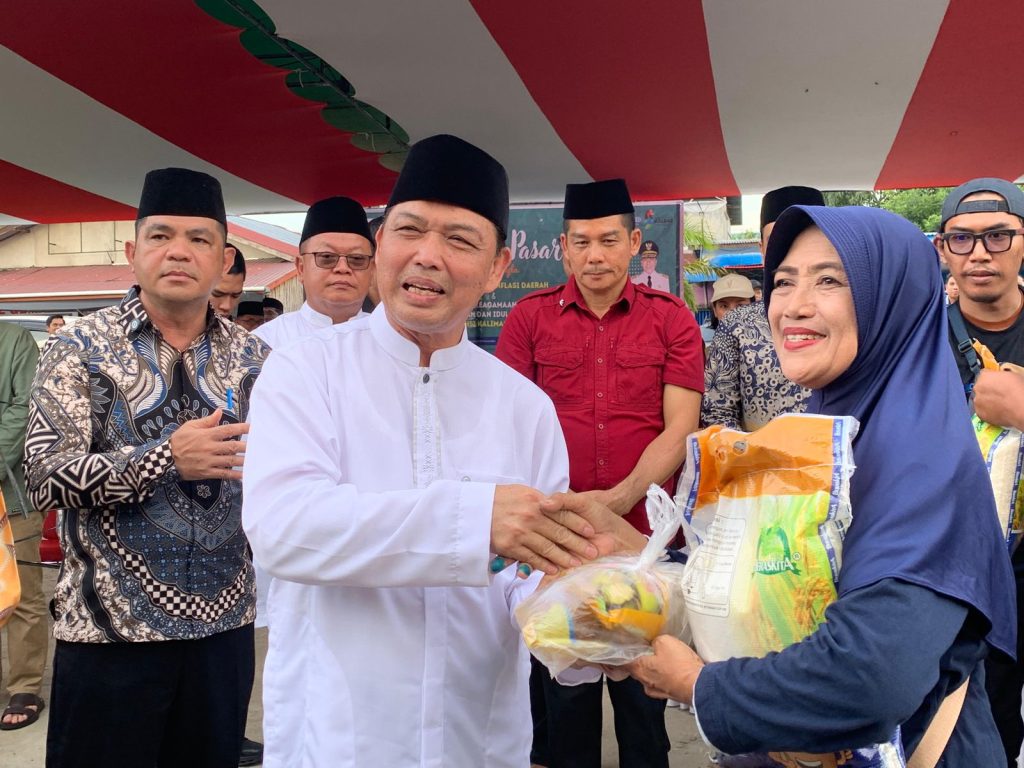 Gelar Operasi Pasar Murah di Landak, Begini Pesan Ria Norsan