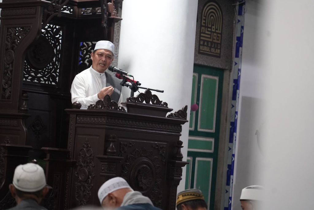 Kultum Subuh Ria Norsan di Masjid Agung Singkawang Ingatkan Rasa Syukur