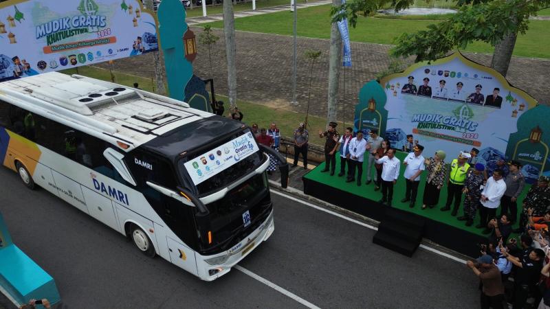 Wakil Gubernur Berangkatkan 1210 Peserta Mudik Gratis