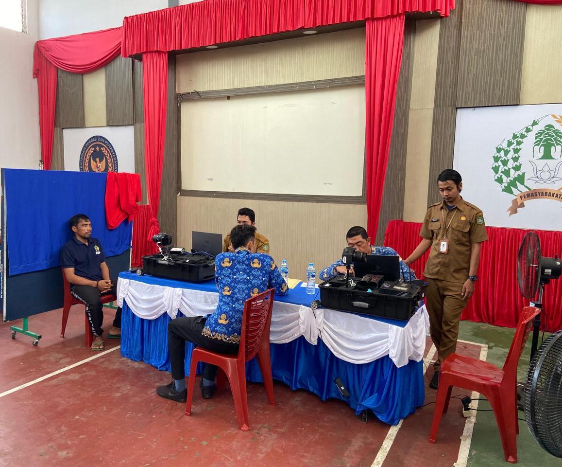 Wujudkan Hak Sipil Warga Binaan, Disdukcapil Hadirkan Layanan e-KTP di Lapas Singkawang
