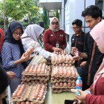 Bazar TP PKK Kalbar, Erlina Norsan Bantu Warga Dapat Kebutuhan Terjangkau