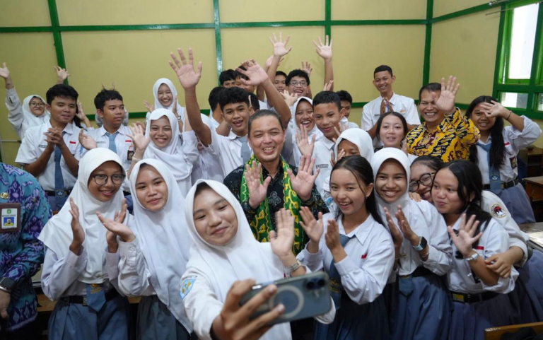 Gubernur Kalbar Anggarkan Perbaikan SMAN 1 Ketapang