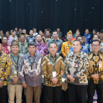 KALBAR BORONG DUA PENGHARGAAN BERGENGSI, GUBERNUR RIA NORSAN BERHASIL KENDALIKAN INFLASI DAN INOVASI PEMBIAYAAN KREATIF