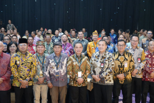 KALBAR BORONG DUA PENGHARGAAN BERGENGSI, GUBERNUR RIA NORSAN BERHASIL KENDALIKAN INFLASI DAN INOVASI PEMBIAYAAN KREATIF