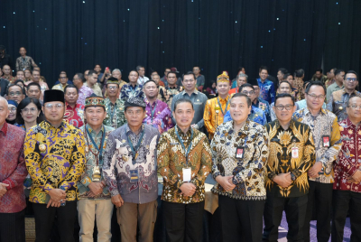 KALBAR BORONG DUA PENGHARGAAN BERGENGSI, GUBERNUR RIA NORSAN BERHASIL KENDALIKAN INFLASI DAN INOVASI PEMBIAYAAN KREATIF