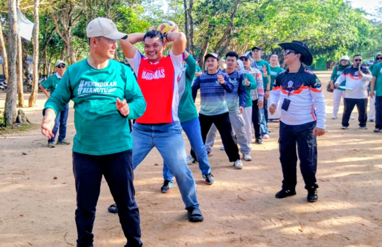 OUTBOUND HARDIKNAS 2026: Kala Para Kepala Sekolah di Singkawang Melepas Singkawang Melepas Penat dan Menggalang Kekuatan