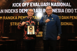 KALBAR RAIH PERINGKAT 4 INDEKS DEMOKRASI INDONESIA TERTINGGI NASIONAL, GUBERNUR RIA NORSAN : DEMOKRASI HARUS TERUS DIJAGA
