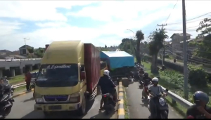 Truk Roda 6 Nekat Melintas di Jembatan Kapuas 1, Petugas Lakukan Pengamanan