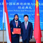 Direktur Pascasarjana UNTAN Wakili Indonesia Sampaikan Pidato pada Penutupan Seminar Internasional di Shanghai