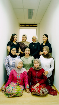 Peringati Hari Kebaya Nasional, Karyawati PLN Indonesia Power UBP Singkawang Kompak Kenakan Kebaya