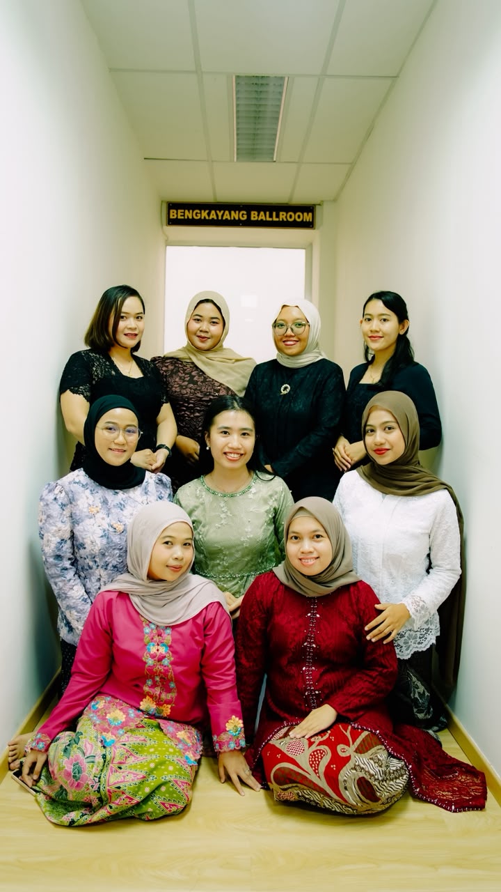 Peringati Hari Kebaya Nasional, Karyawati PLN Indonesia Power UBP Singkawang Kompak Kenakan Kebaya
