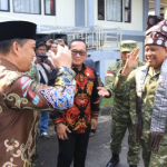 Gubernur Kalimantan Barat (Kalbar), Ria Norsan, saat menyambut kunjungan kerja Wakil Kepala Staf Angkatan Darat (Wakasad), Letjen TNI Muhammad Saleh Mustafa