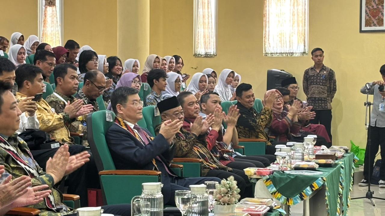 0 Pelajar Peserta LCC 4 Pilar SMA N 1 Pontianak Raih Beasiswa ke Tiongkok, Disdikbud Beri Apresiasi