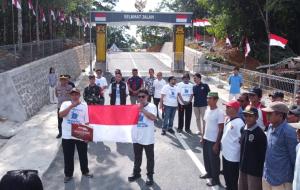 Warga Paloh Antusias Hadiri ‎Semarak 1.000 Bendera Merah Putih di Perbatasan