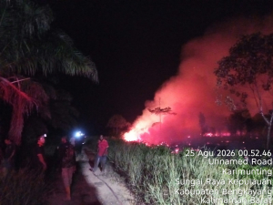 Bantu Tangani Karhutla, Tim Damkar UBP Singkawang Gercep Berjibaku Padamkan Api