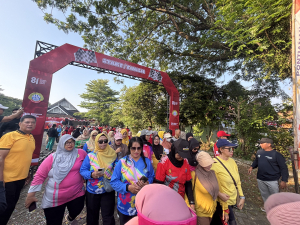 Meriahkan HUT ke-81 RI, Wawako Lepas Jalan Sehat dan Zumba di Pontianak Barat
