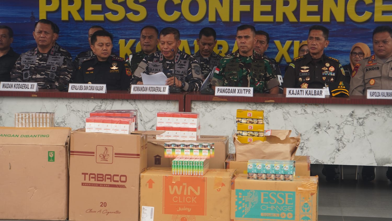 5 Truk Diamankan di Pelabuhan Dwikora Pontianak, Bawa 23,6 Juta Batang Rokok