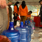 Pemprov Kalbar Salurkan 8.000 Liter Air Bersih ke Warga Pasar Kemuning