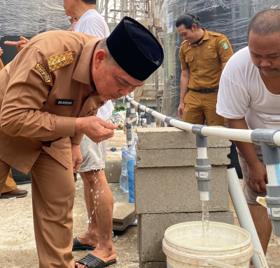 40 Ribu Liter Air Disalurkan, Gubernur Norsan Cek Langsung Kualitasnya