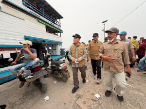 GUBERNUR RIA NORSAN BERTOLAK KE KAYONG UTARA, PANTAU PENANGANAN KARHUTLA BUKIT PERAMAS
