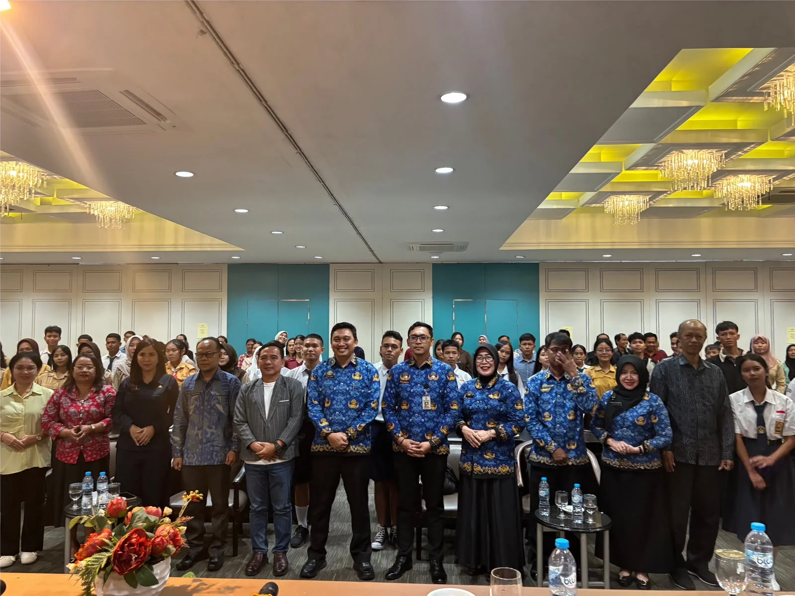 50 siswa asal daerah tertinggal, terdepan, dan terluar (3T) di Kalimantan Barat menerima Beasiswa Afirmasi Pendidikan Menengah (ADEM) Tahun Ajaran 2026/2027